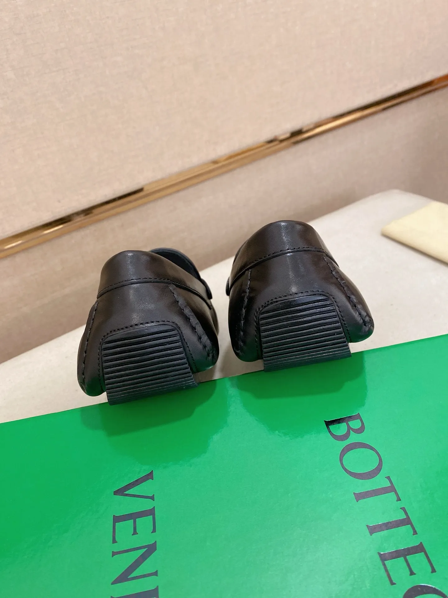 Men's shoes 💰 400💰 (Niu Li + Niu Pad) [BV] latest hot style‼ ️Casual men's shoes, uppers imported first-layer cowhide ➕Full imported cowhide lining✔️Exquisite workmanship, excellent foot feel, special rubber soles✔️, cool and fashionable, the latest fashion, fashionable outsole, hurry up. Code number: 38-44 (can be customized to 37.45, non-refundable)